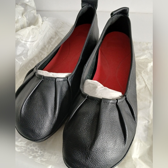 Camper Black Leather Loafers with Red Insole - Picture 1 of 7